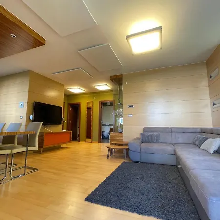 Felicia 12 בפורטורוז