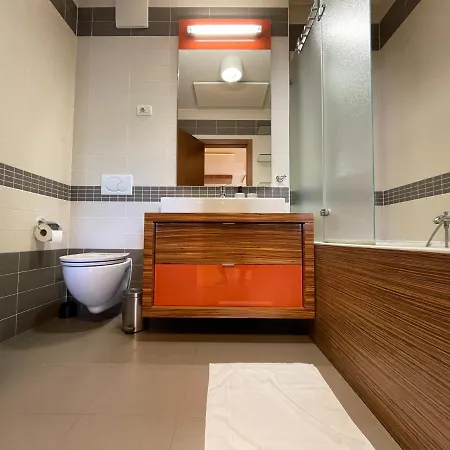 Felicia 12 בפורטורוז